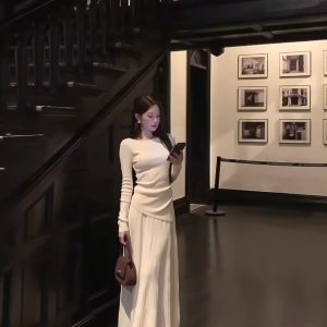 Minimalist Elegant Two-Piece Knit Set for Women Autumn Top and Skirt