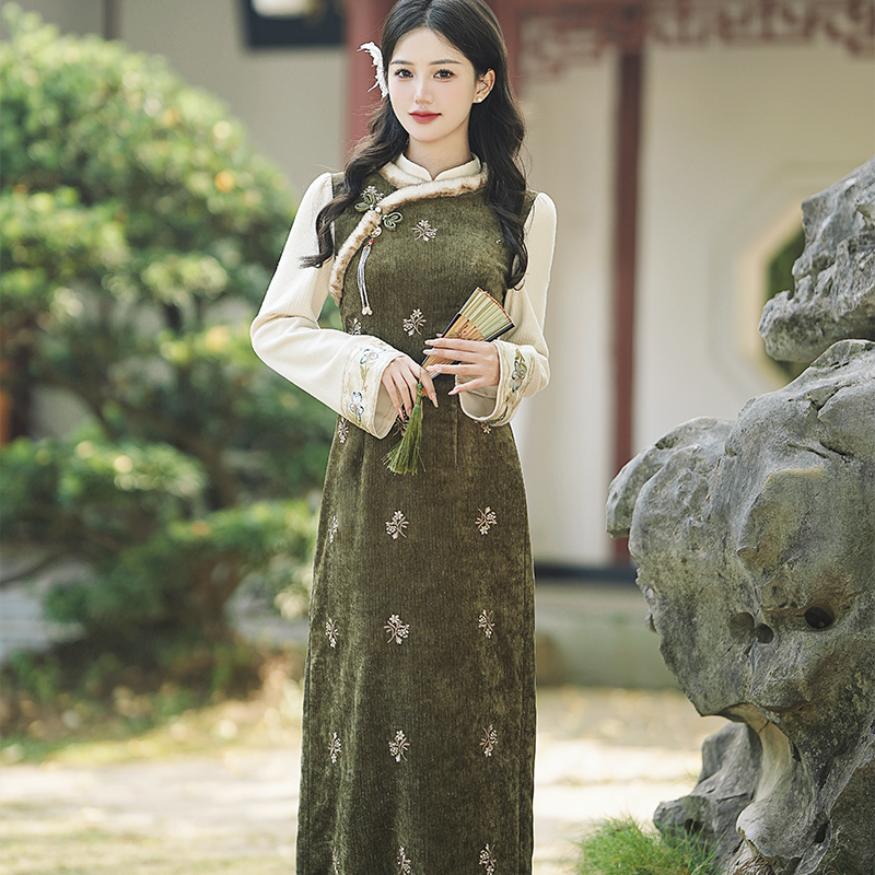 New Chinese Style Fleece Lined Cheongsam Dress with Pendant - Image 2